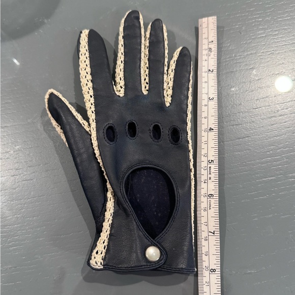 Fownes Vintage Driving Gloves Leather & Crochet Navy - Picture 8 of 8